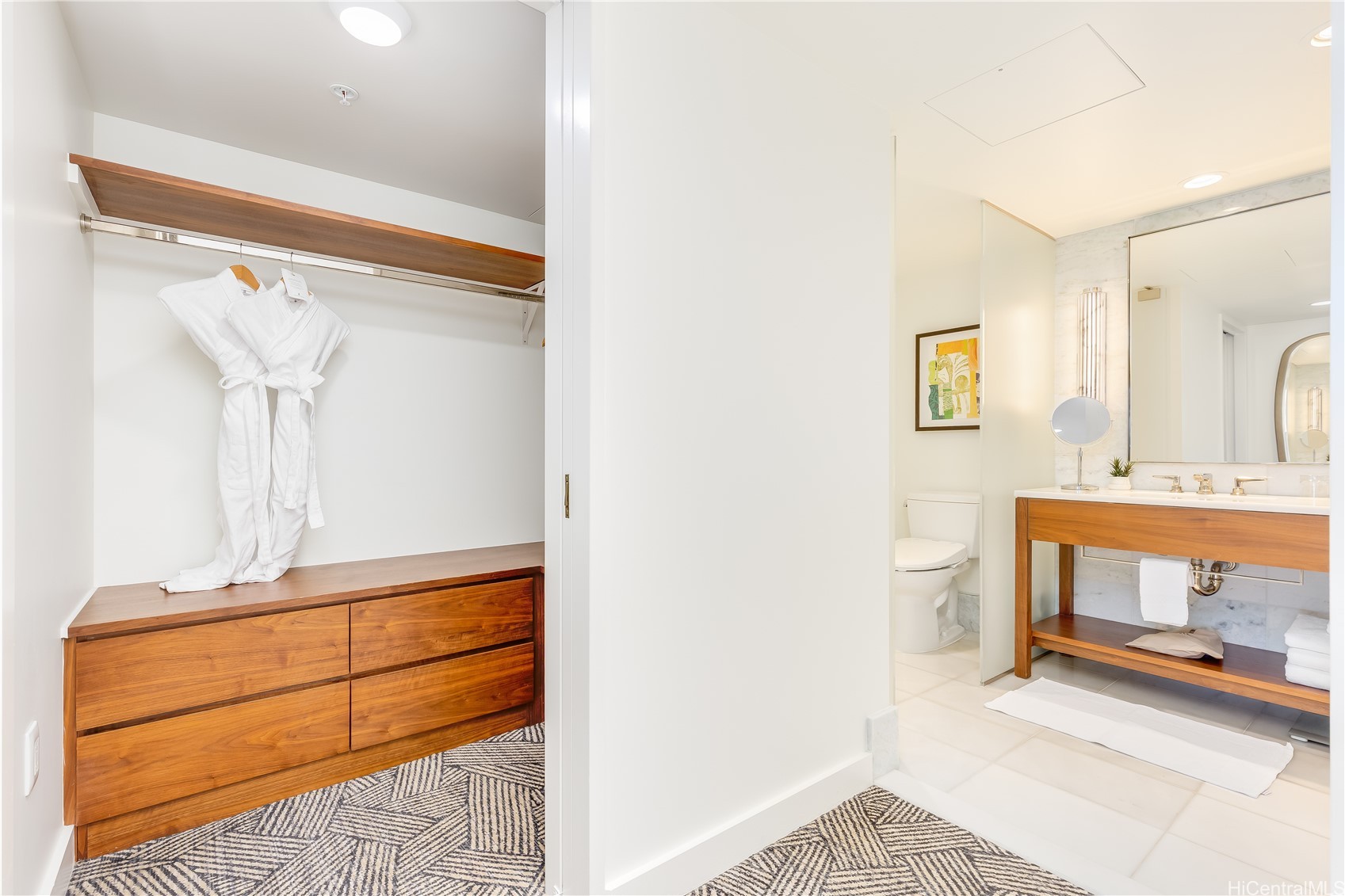 383 Kalaimoku Street E2905