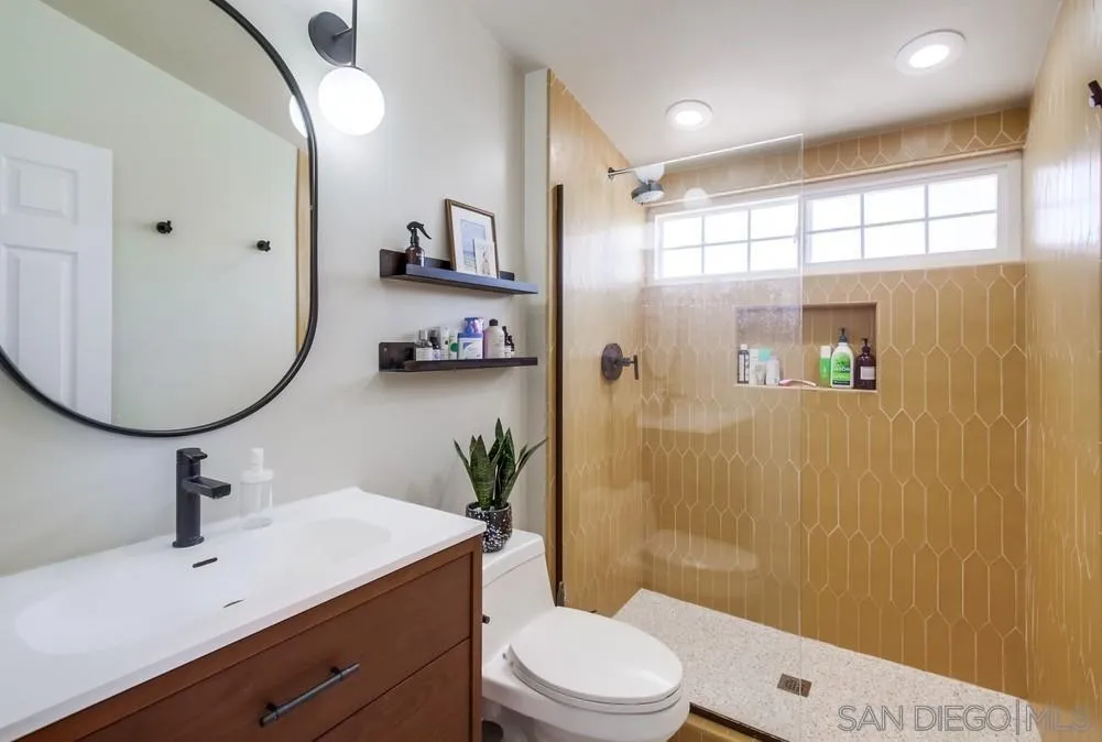 5493 Gala Ave.