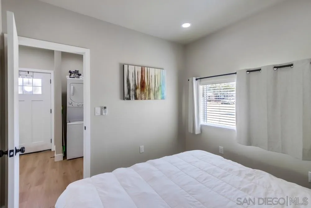 5493 Gala Ave.