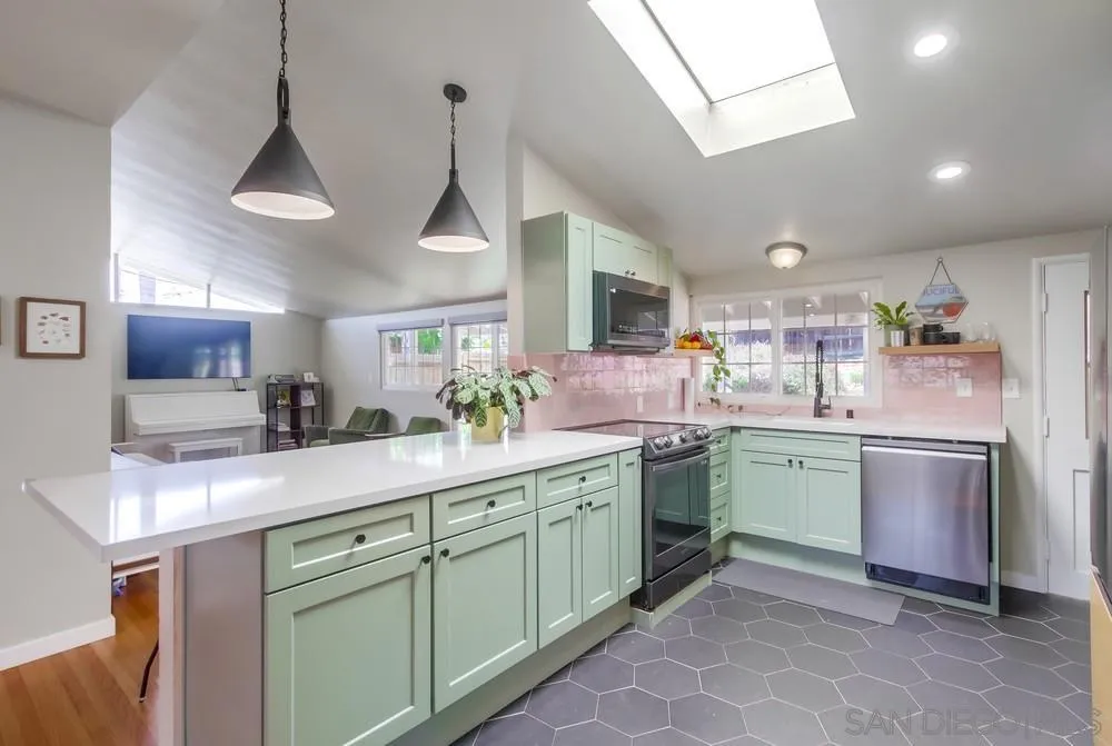 5493 Gala Ave.