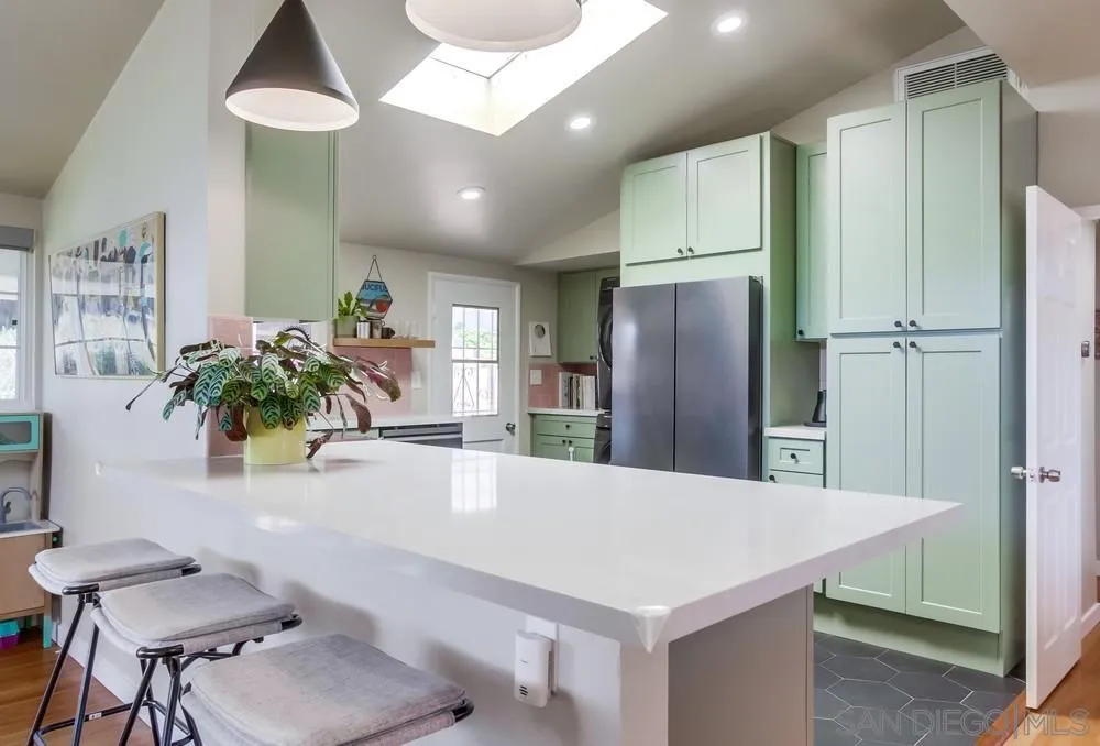 5493 Gala Ave.