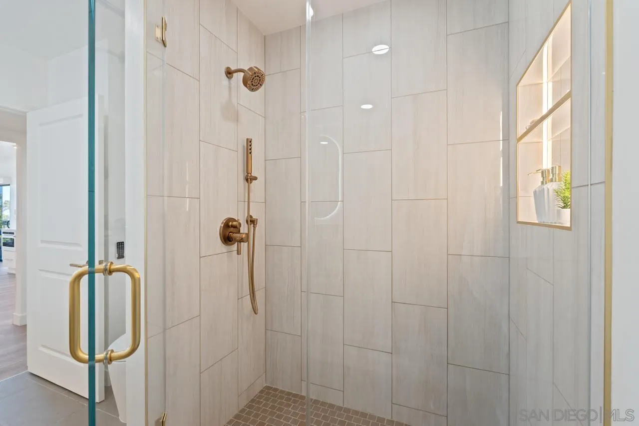 3161 1st Ave Unit 4s