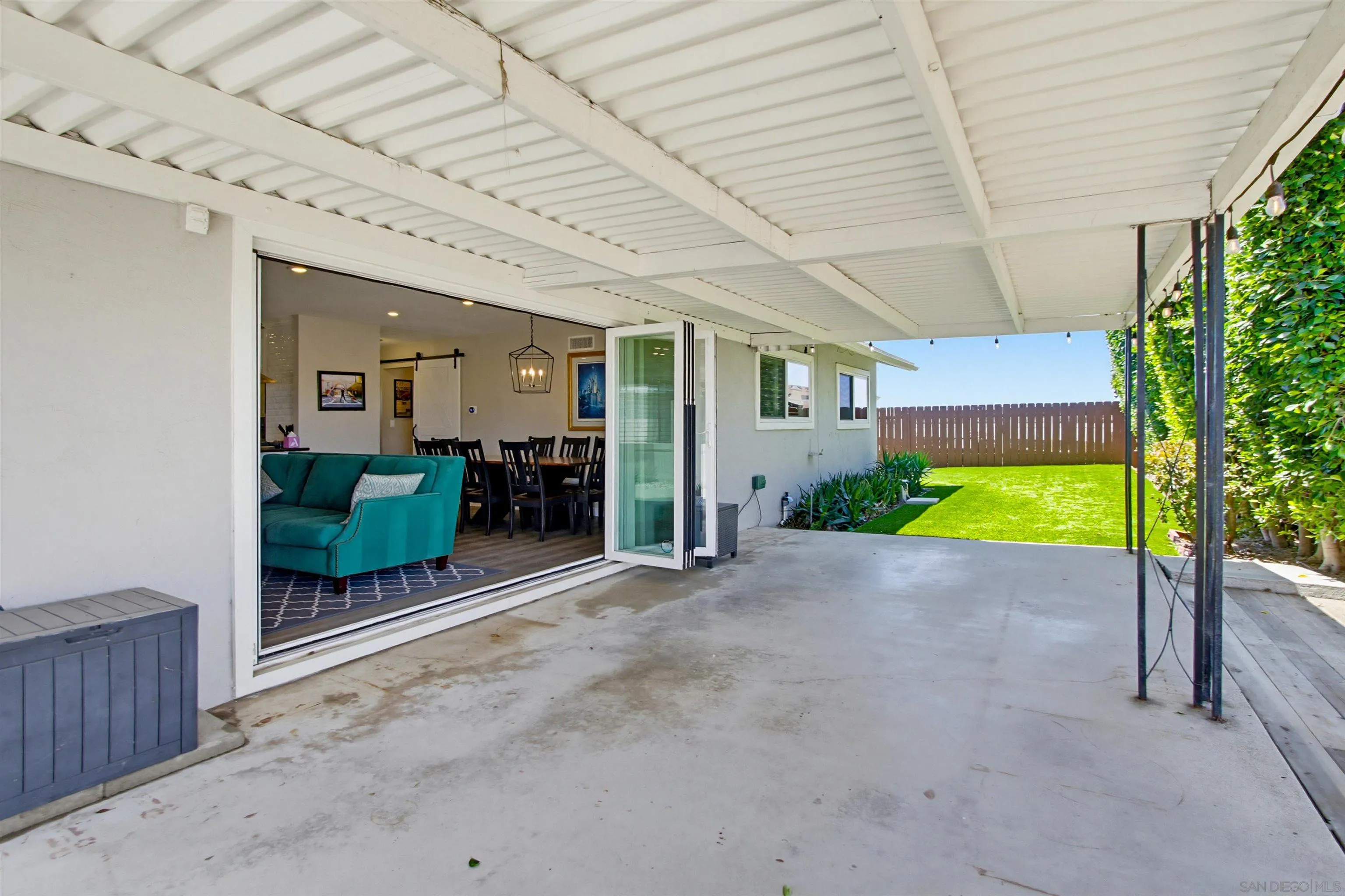 8426 Fireside Ave