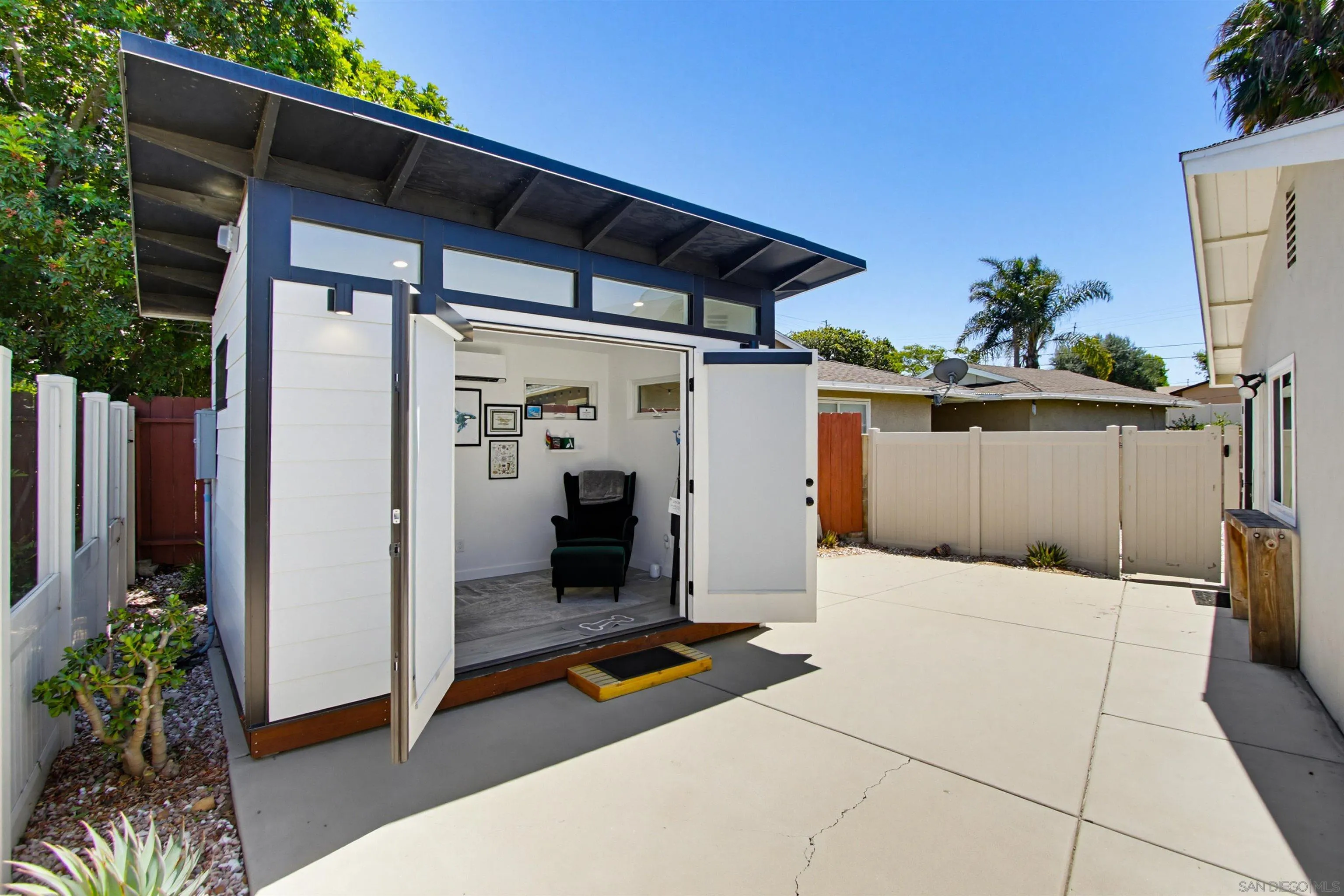 8426 Fireside Ave