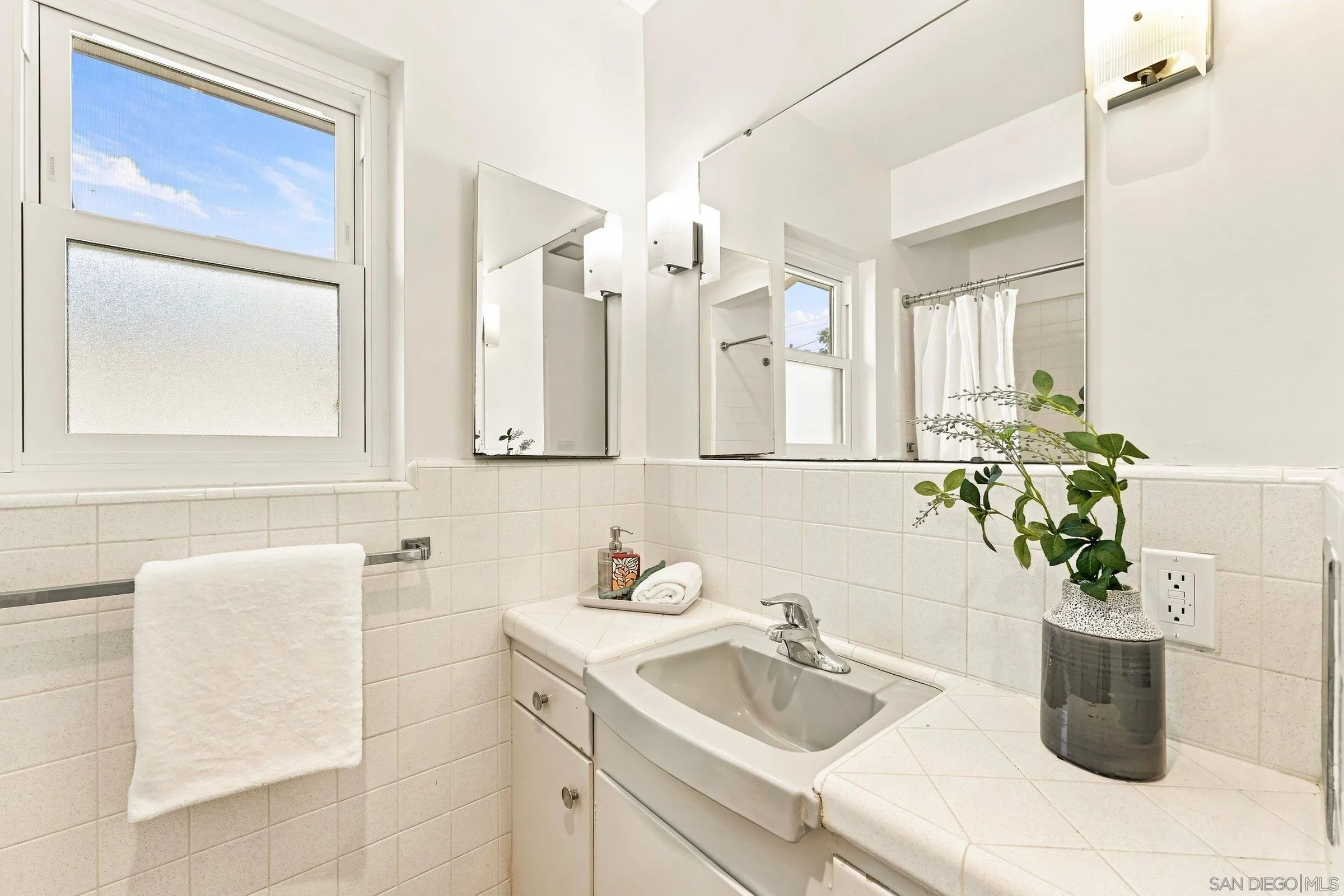 1056 Meade Ave
