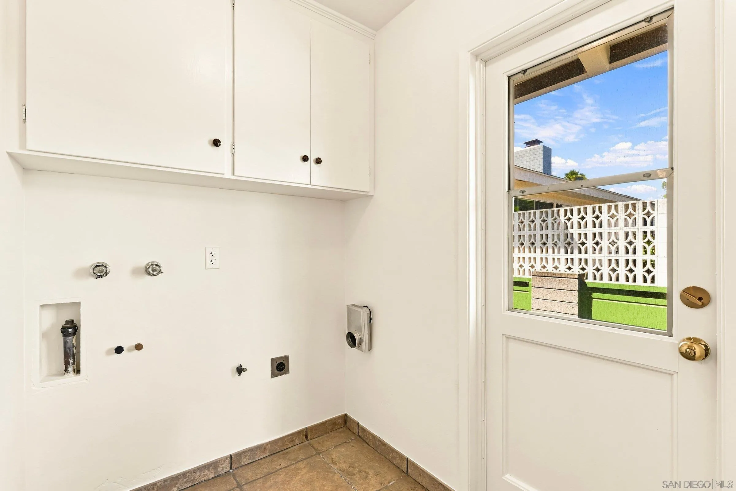1056 Meade Ave
