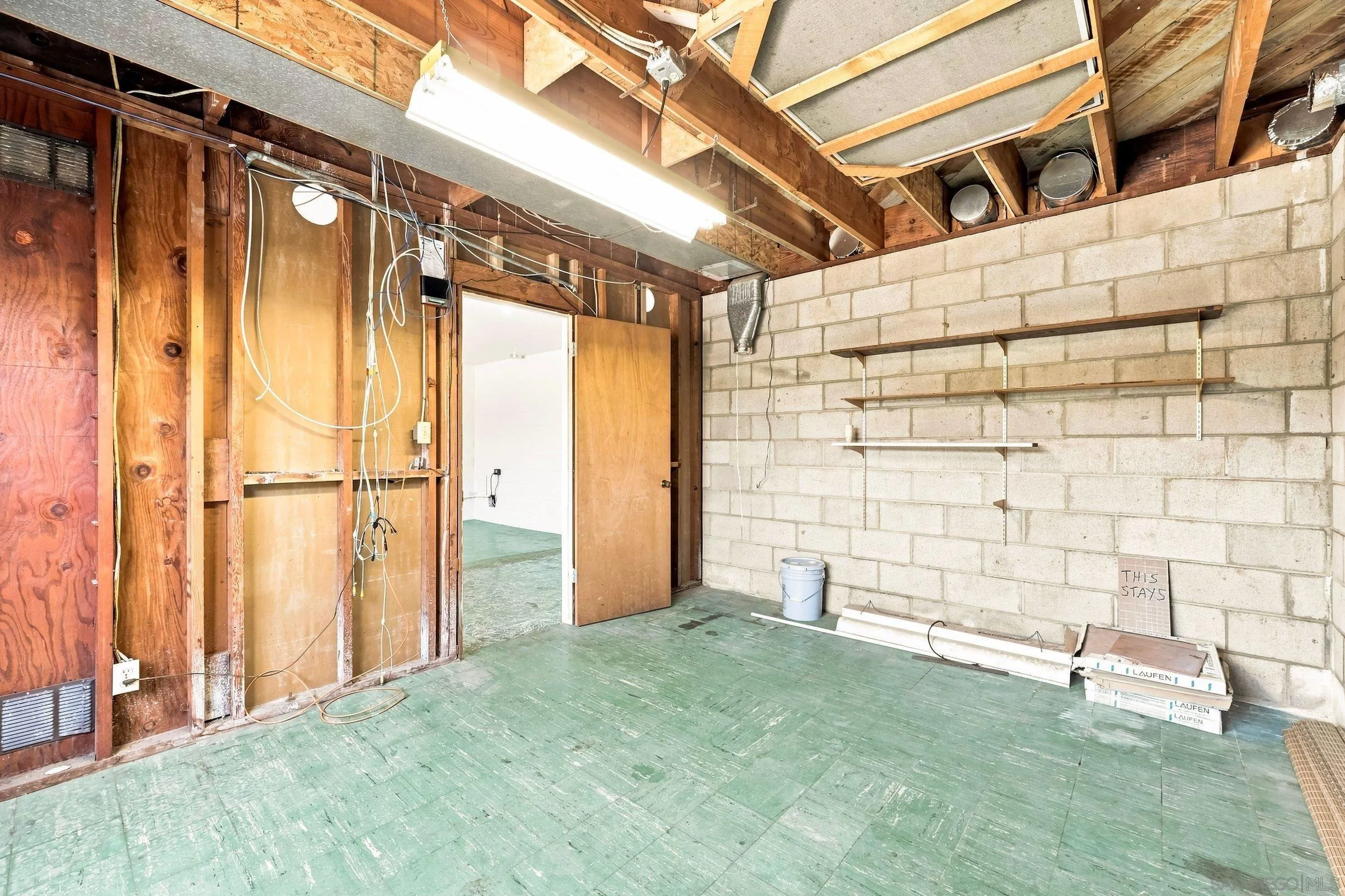 1056 Meade Ave
