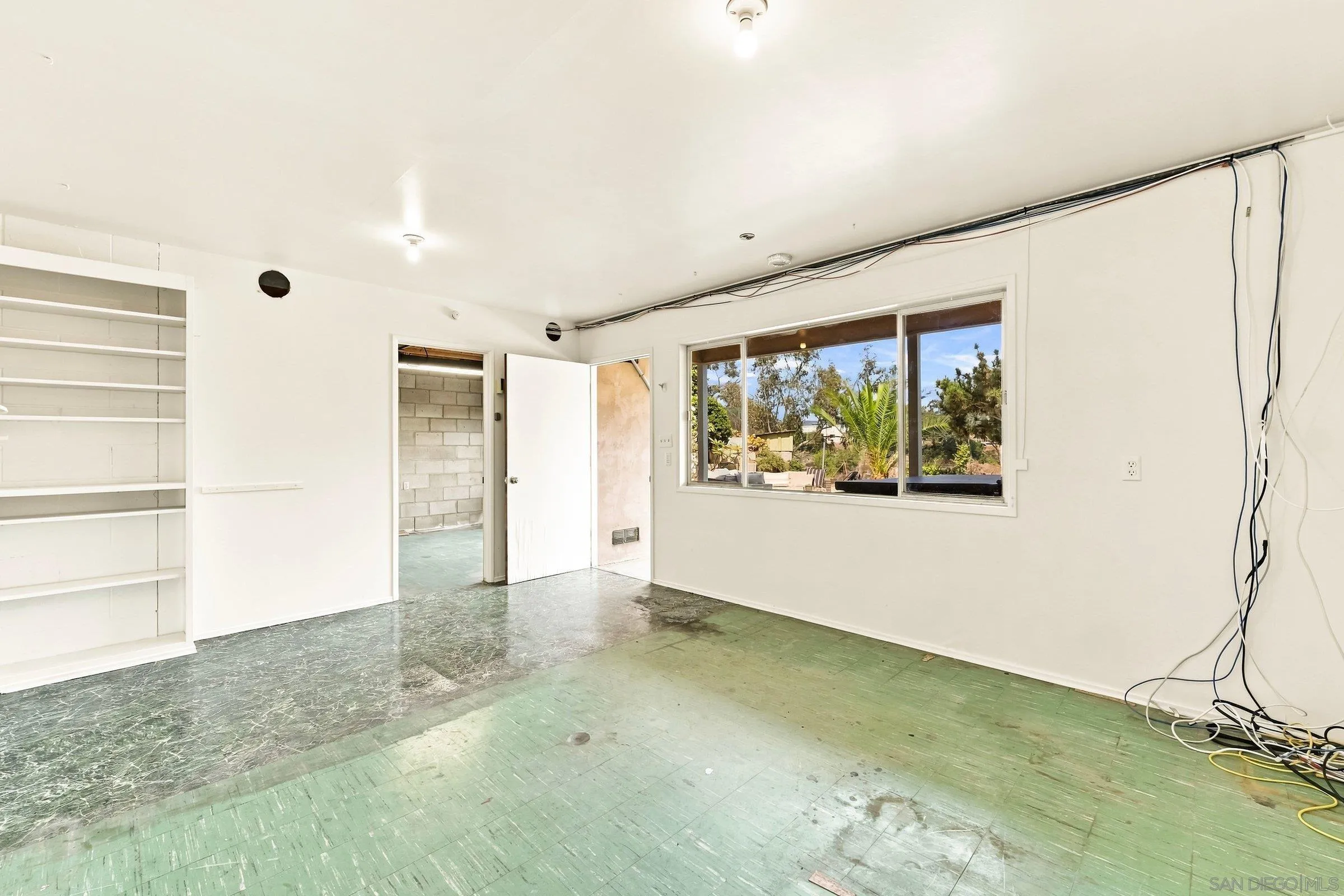 1056 Meade Ave