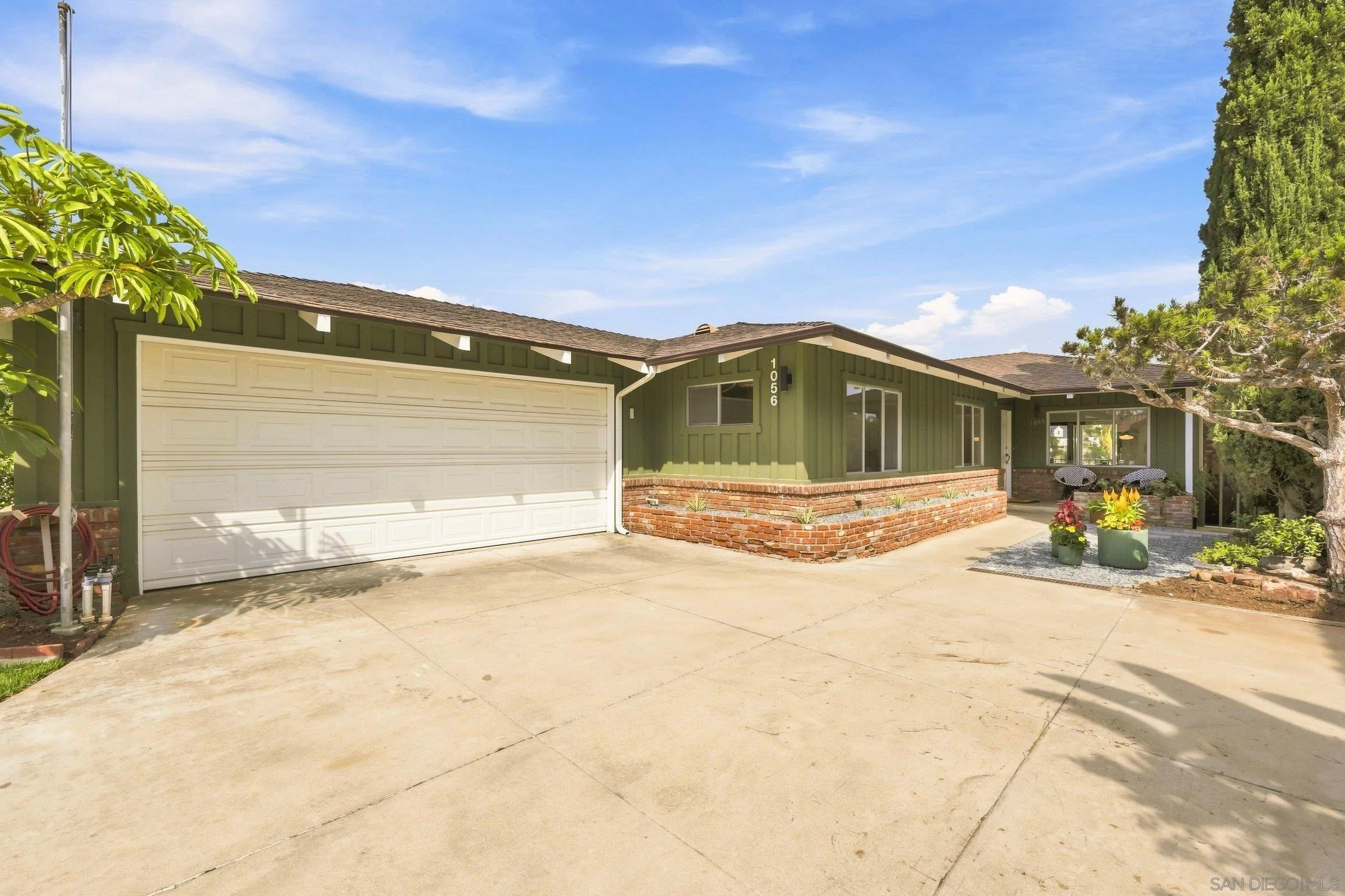 1056 Meade Ave