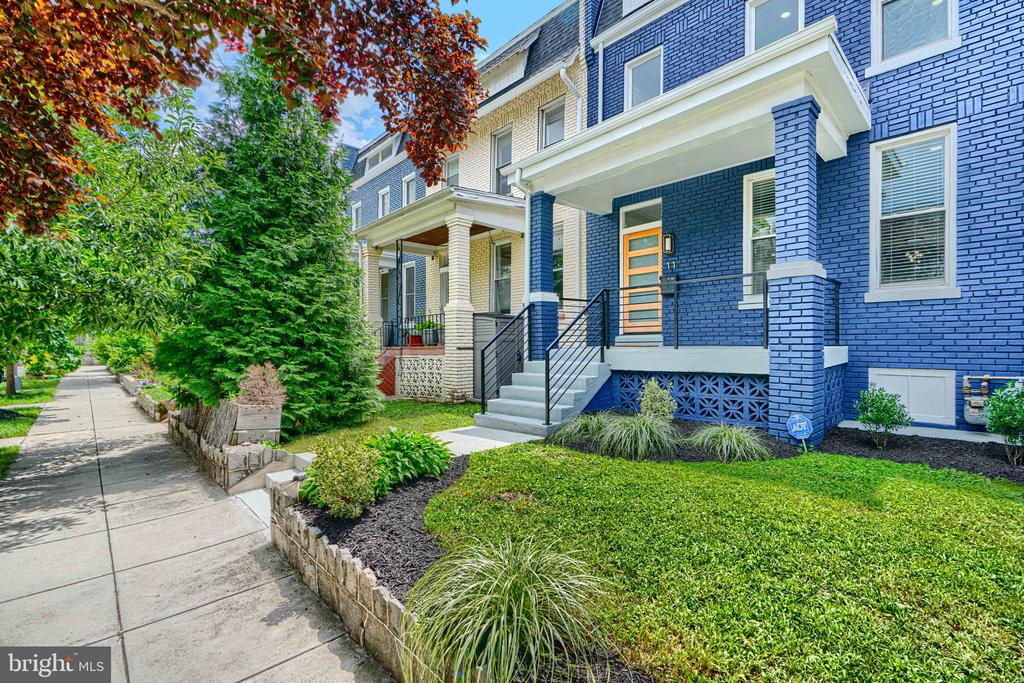 11 EVARTS STREET NE