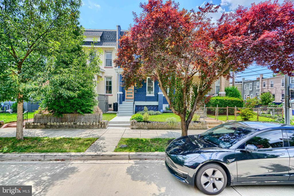 11 EVARTS STREET NE