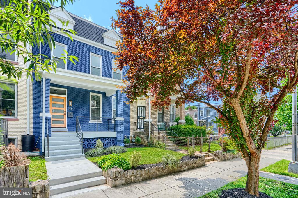 11 EVARTS STREET NE