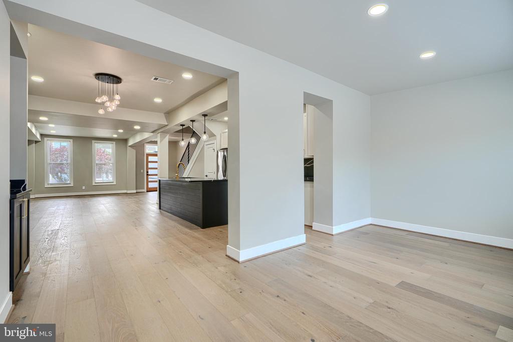 11 EVARTS STREET NE