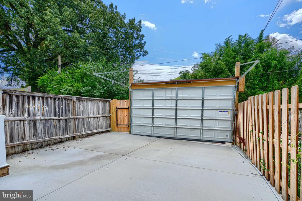 11 EVARTS STREET NE