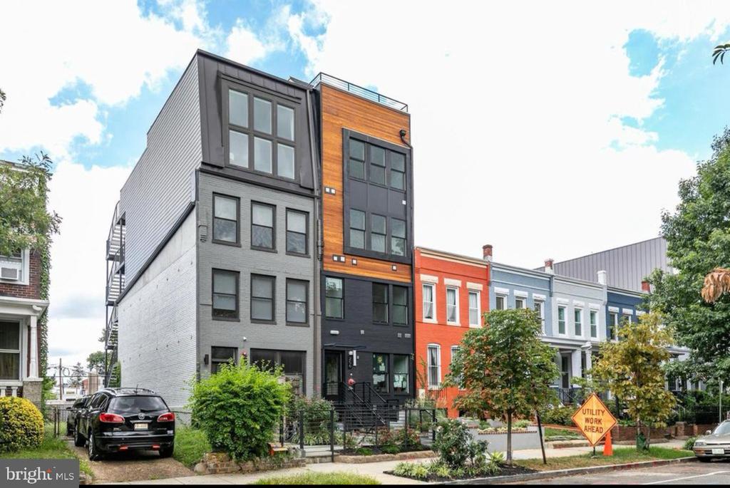 254 15TH STREET SE Unit: 2