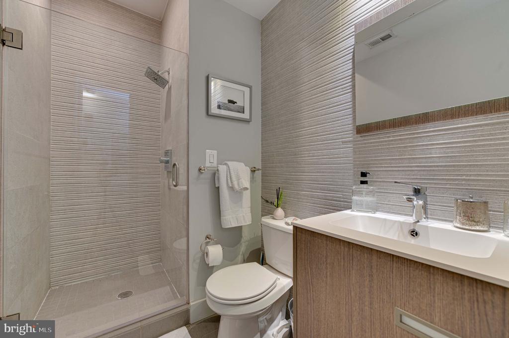 254 15TH STREET SE Unit: 2