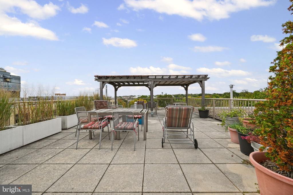 4600 CONNECTICUT AVENUE NW Unit: 222
