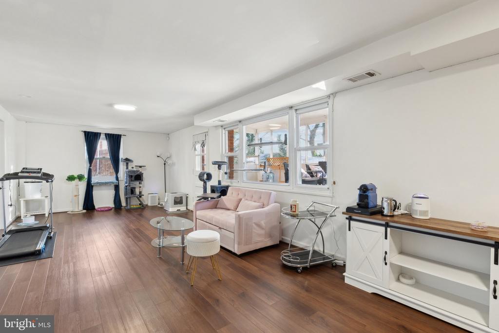 317 FERNDALE PLACE