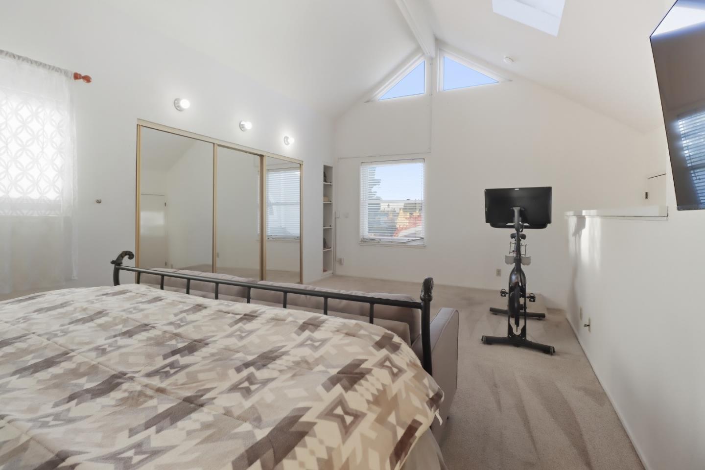 833 South San Tomas Aquino L