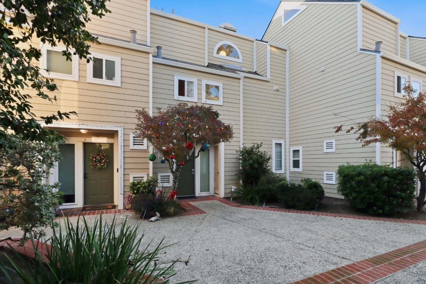 833 South San Tomas Aquino L