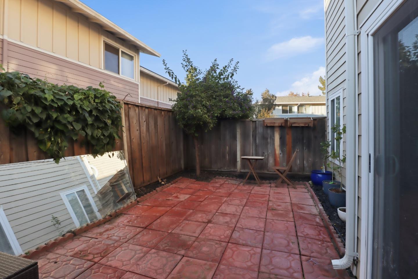 833 South San Tomas Aquino L