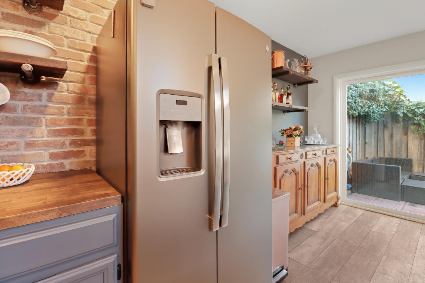 833 South San Tomas Aquino L