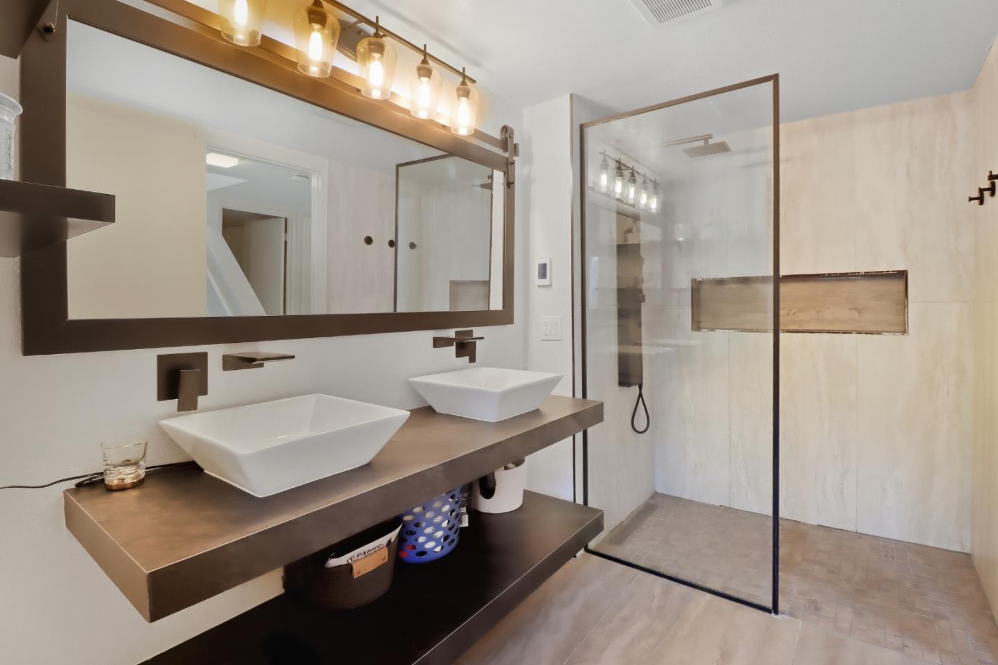 833 South San Tomas Aquino L