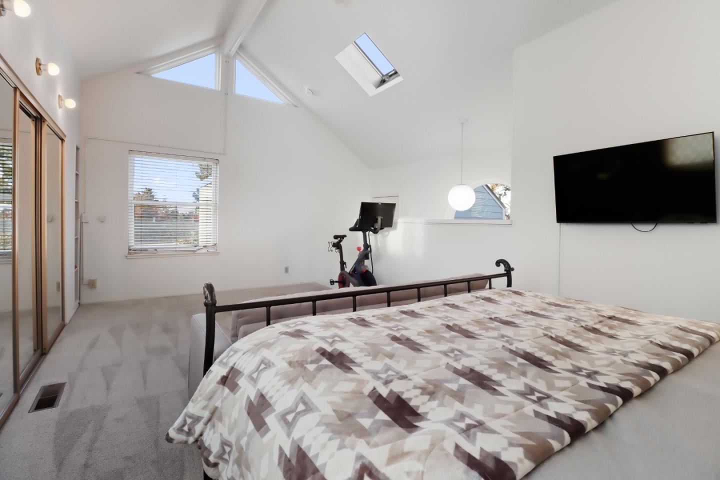 833 South San Tomas Aquino L