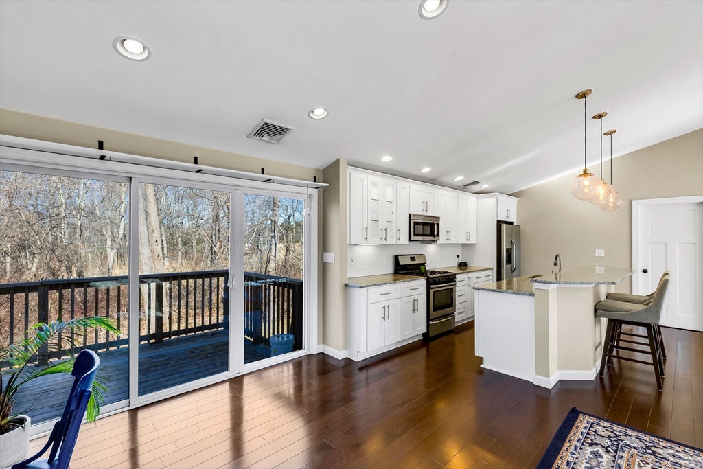 13 Meaders Ln