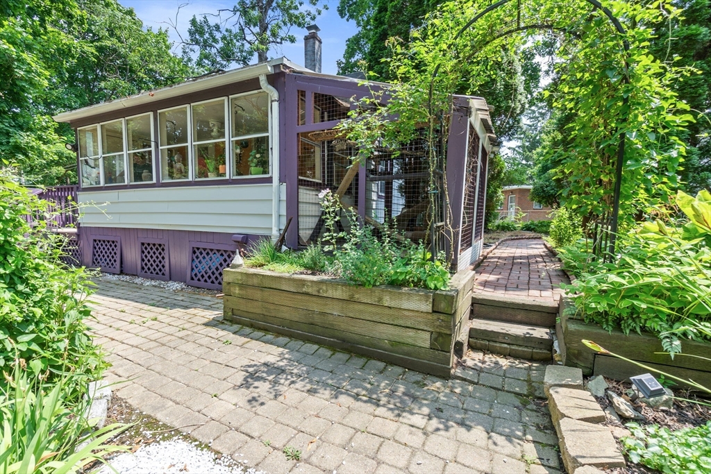 45 Thompson St