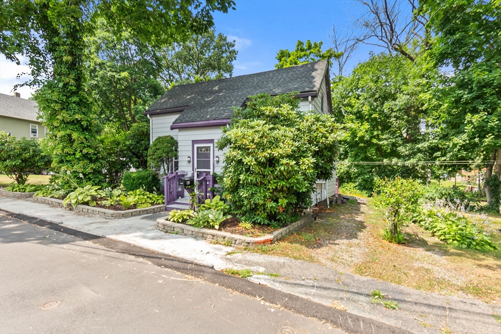 45 Thompson St