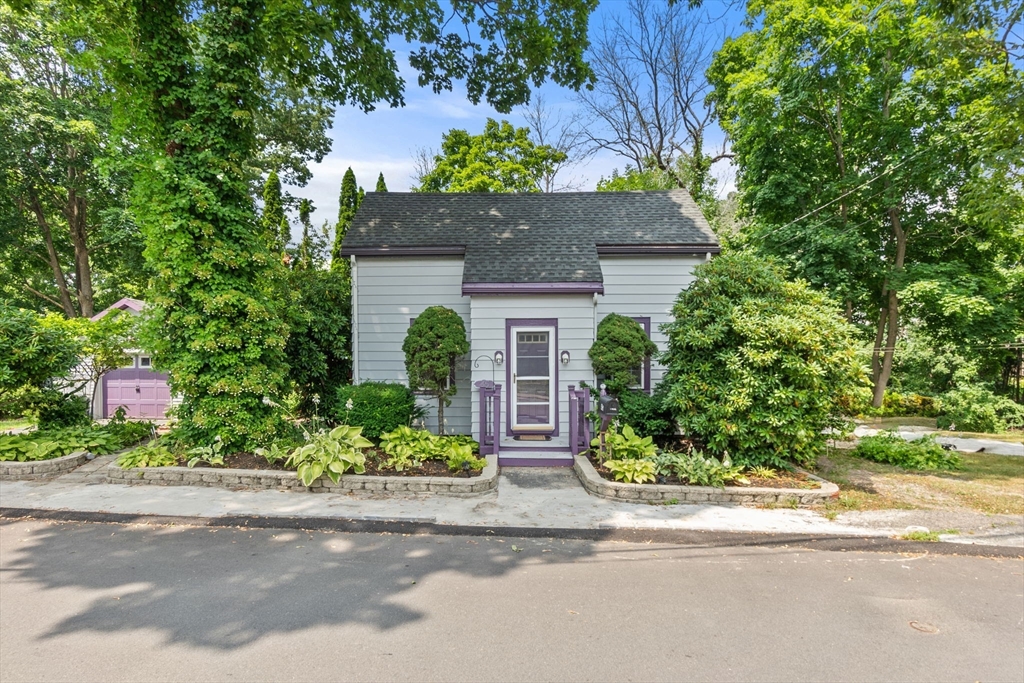 45 Thompson St
