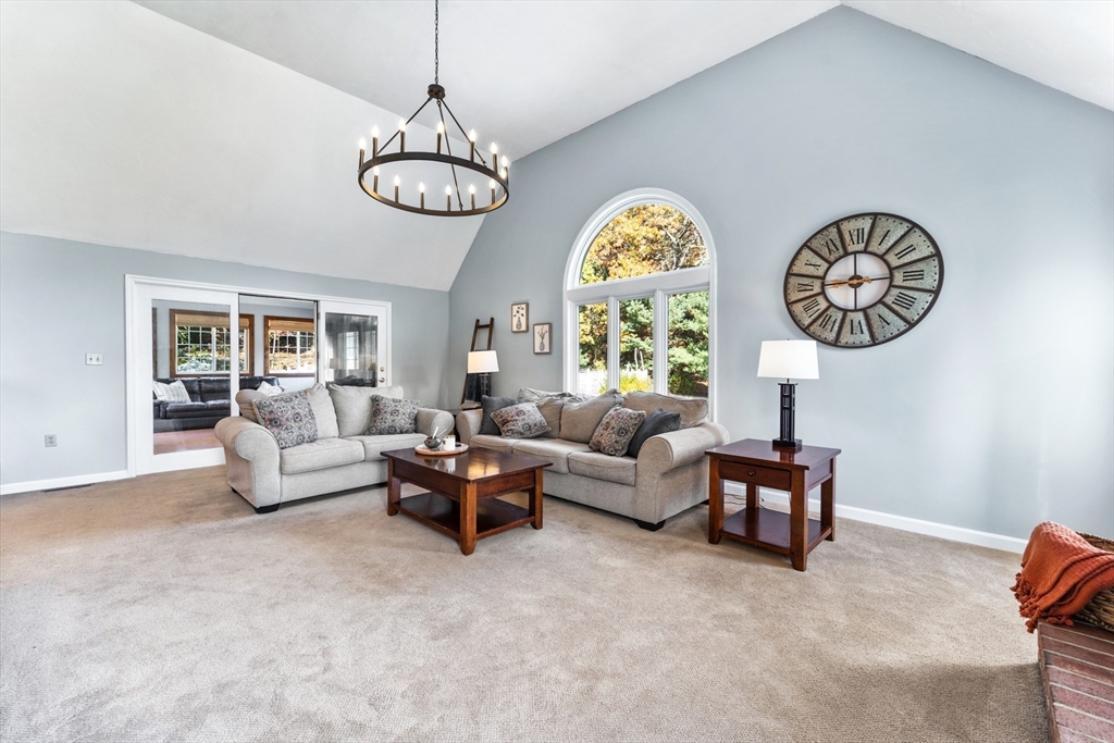 8 Pheasant Ln