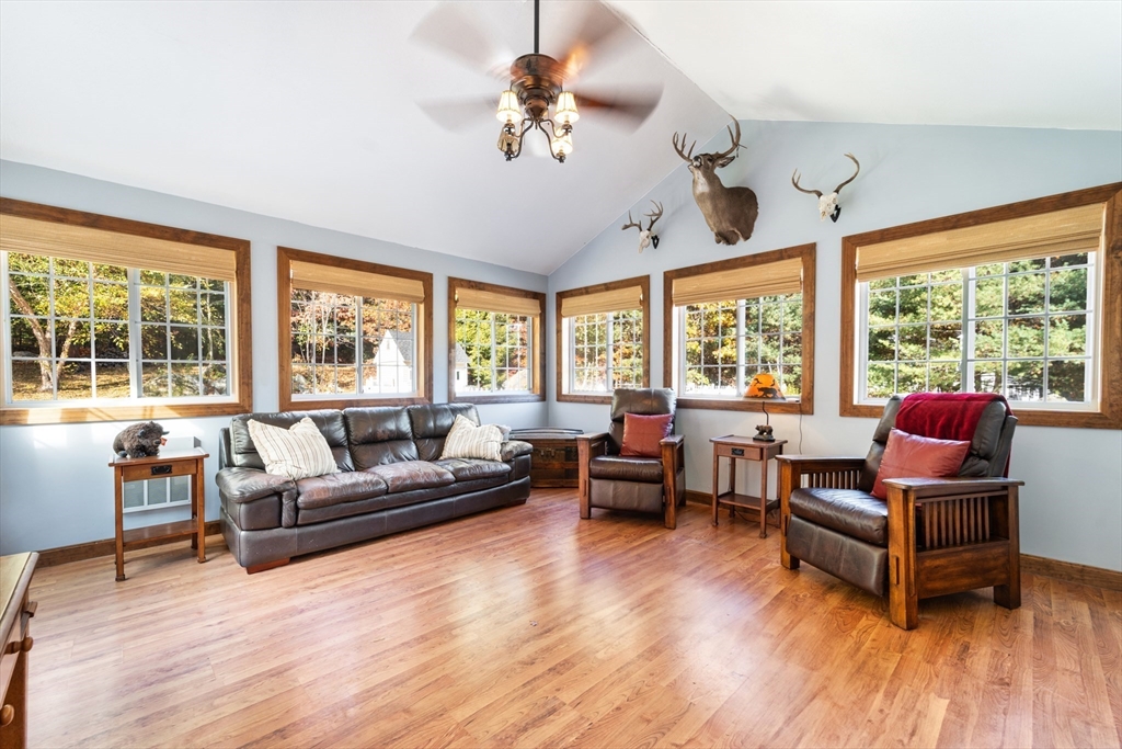 8 Pheasant Ln
