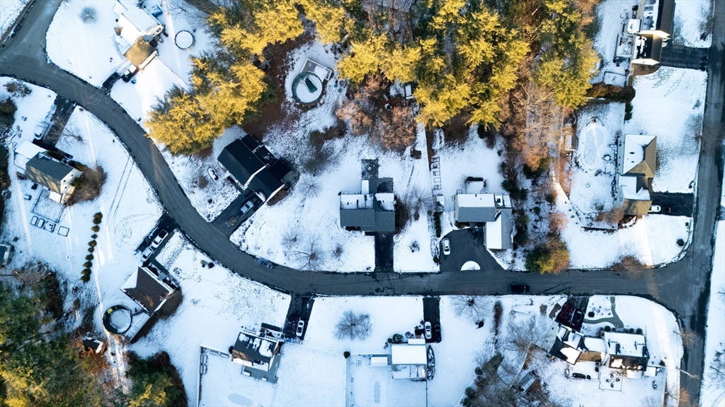 12 Dunvegan Dr