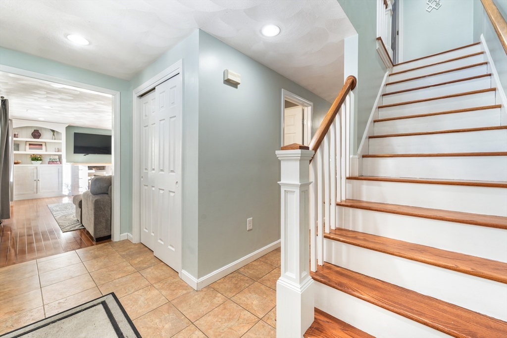 12 Dunvegan Dr