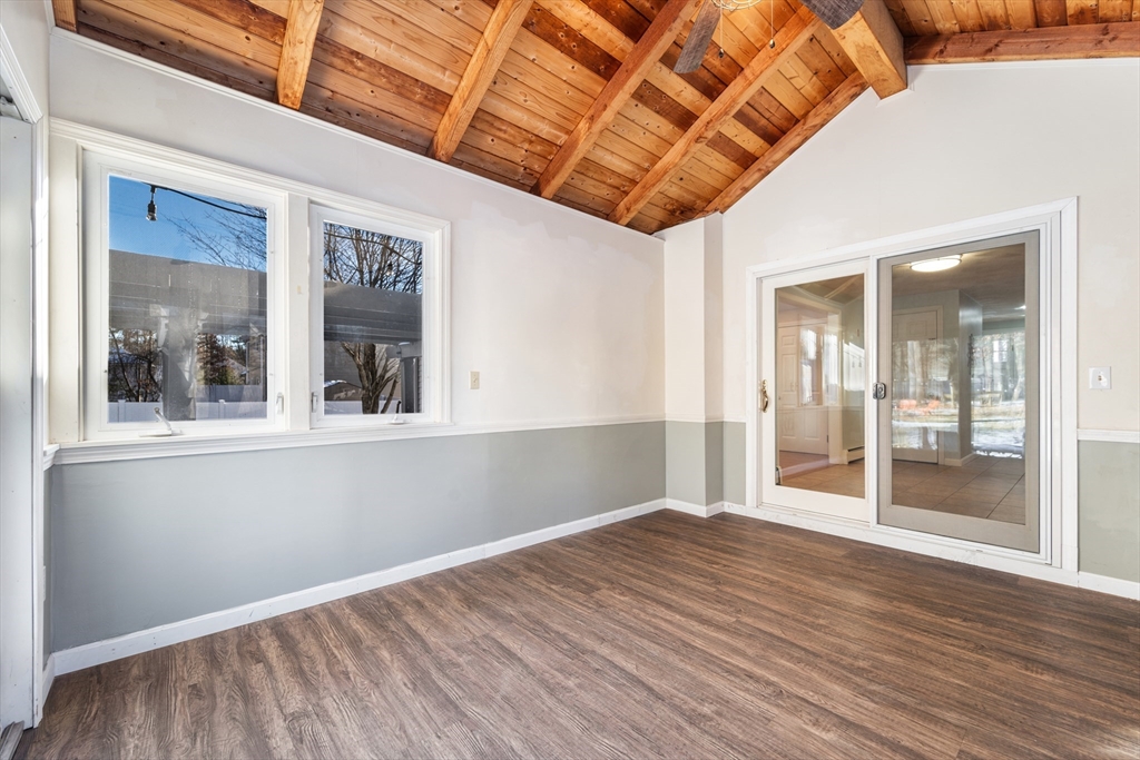 12 Dunvegan Dr