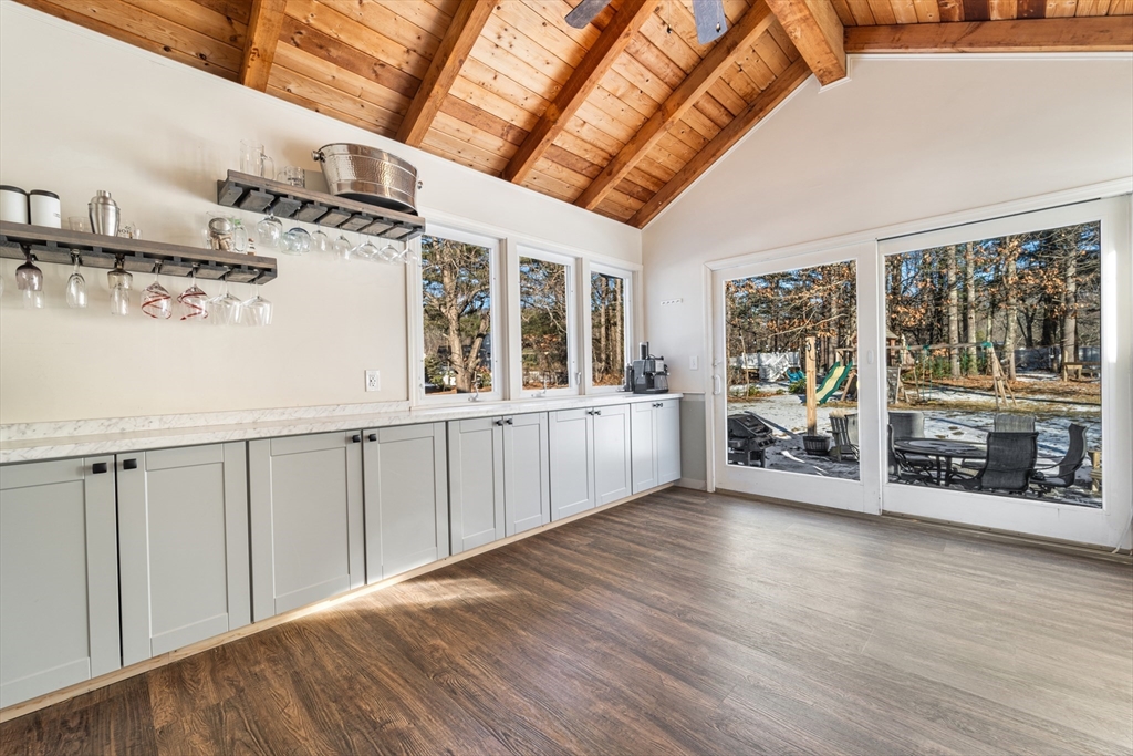 12 Dunvegan Dr