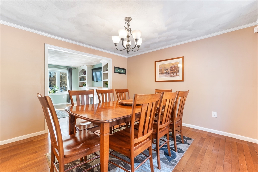 12 Dunvegan Dr