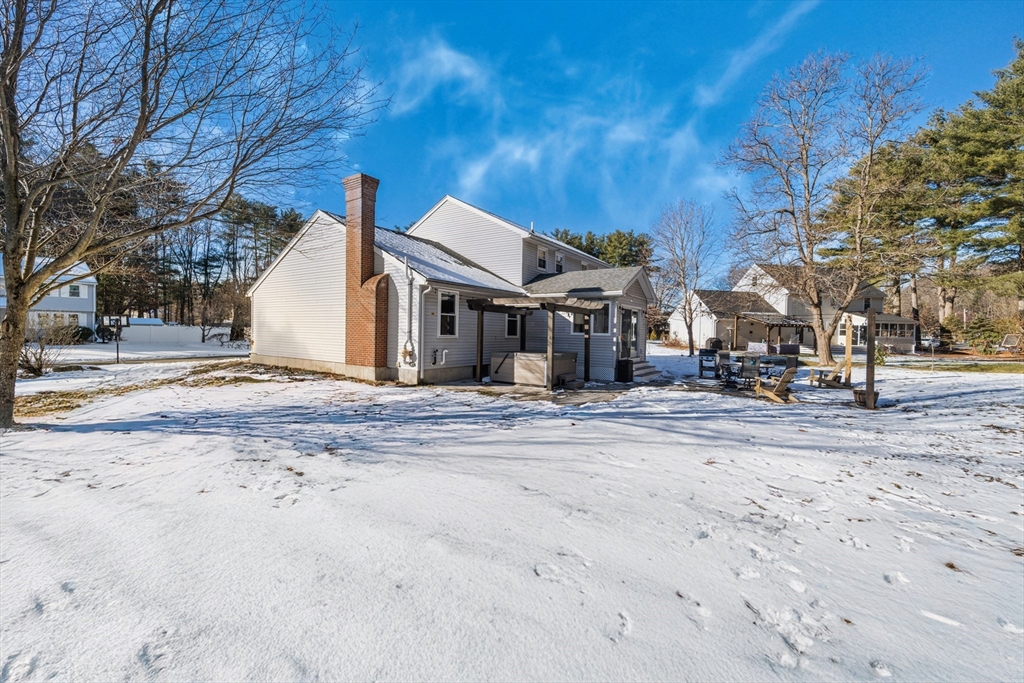 12 Dunvegan Dr