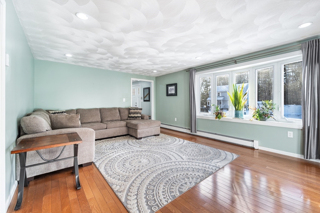 12 Dunvegan Dr