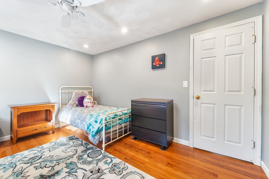 12 Dunvegan Dr