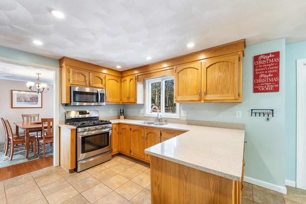 12 Dunvegan Dr