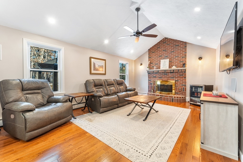 12 Dunvegan Dr