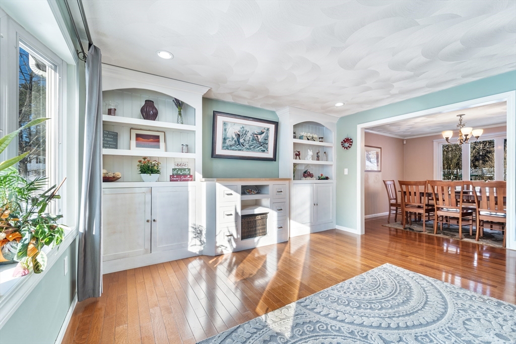 12 Dunvegan Dr