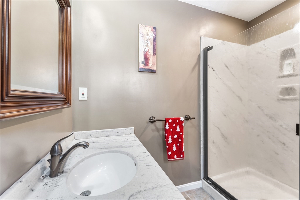 12 Dunvegan Dr
