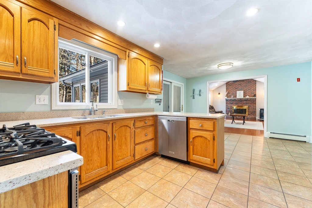 12 Dunvegan Dr