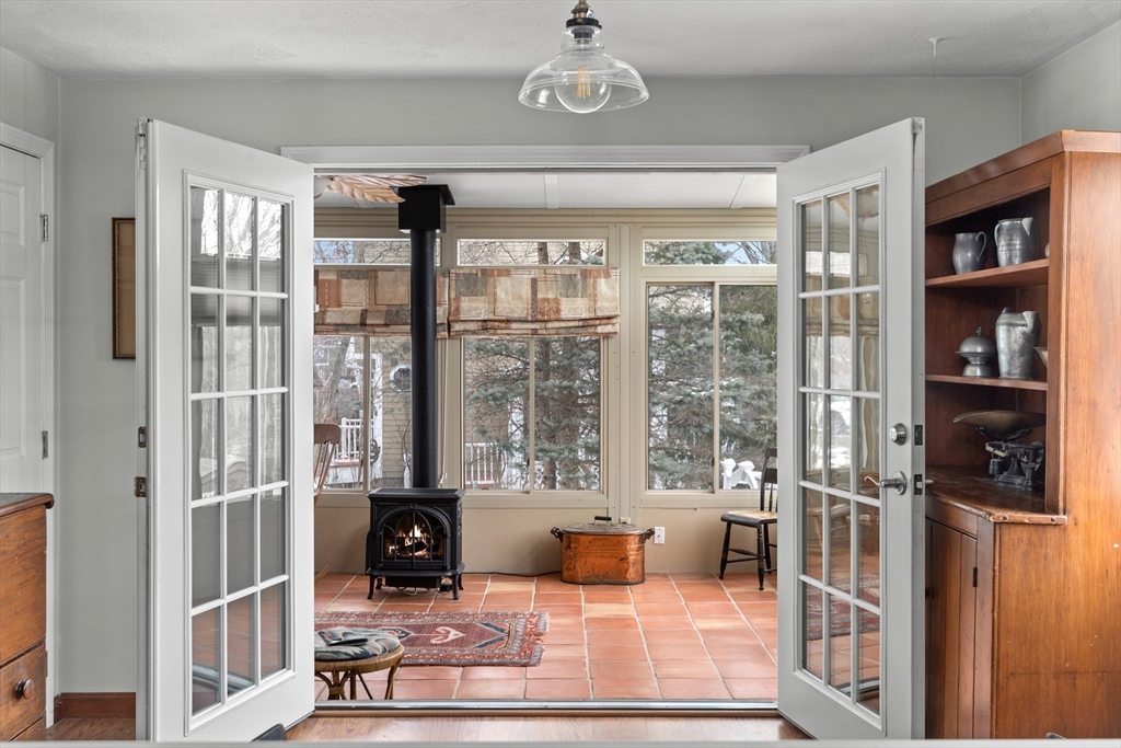 8 Christie Dr # 1