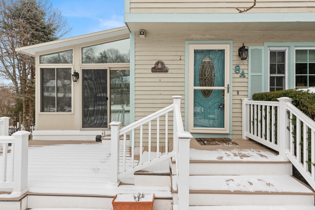 8 Christie Dr # 1
