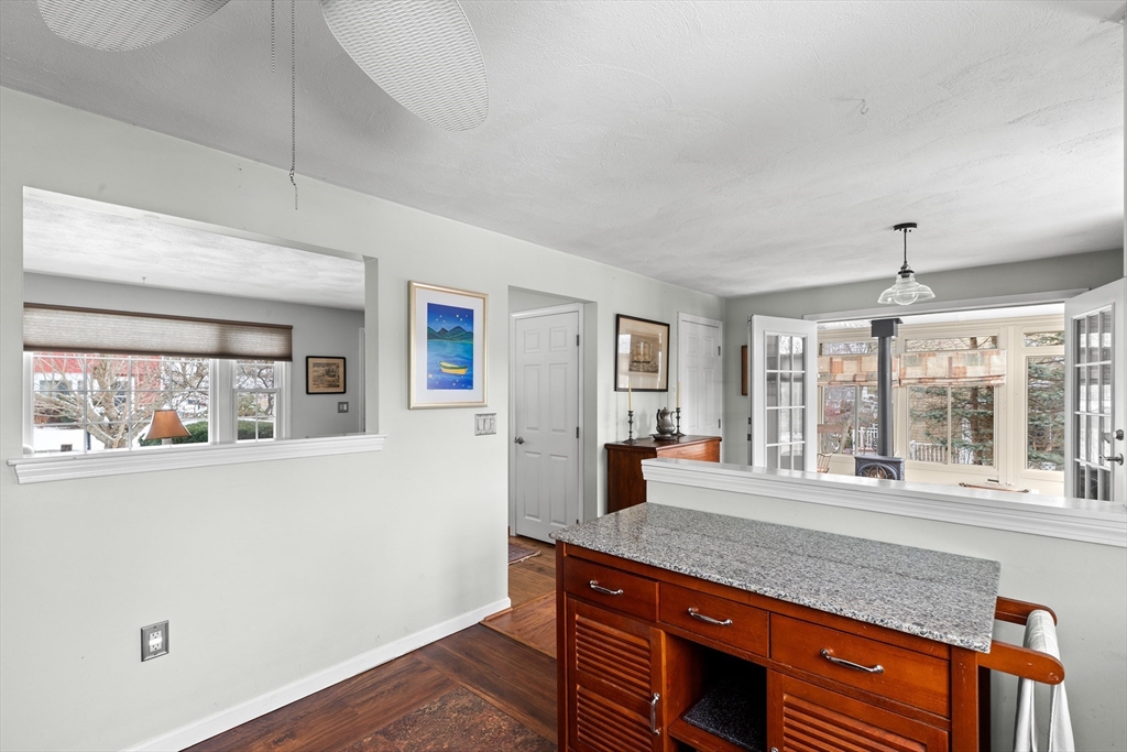 8 Christie Dr # 1